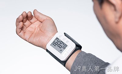 便携式低功耗蓝牙心电监测仪可让用户在家中监测心脏健康状况